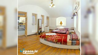 اتاق زیبای اقامتگاه سنتی شمعدونی - یزد